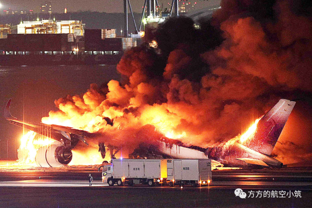 關(guān)于韓國客機(jī)沖撞起火的事件，我并未了解到具體信息。，如果您能提供更多關(guān)于這一事件的信息或上下文，我可以嘗試幫助您找到相關(guān)的視頻或了解事件的詳細(xì)情況。同時，建議您通過官方渠道或可靠的新聞來源獲取最新的信息。對于涉及航空安全的事件，了解官方調(diào)查和公布的結(jié)果非常重要。