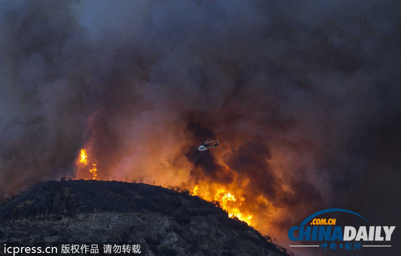 洛杉磯發(fā)生了大規(guī)模的山火，火勢失控，已經(jīng)導致超過1100棟建筑被毀。，這場山火給當?shù)貛砹藰O大的破壞，無數(shù)家庭失去了家園。此外，山火還可能對當?shù)氐沫h(huán)境和野生動物造成長期的影響。，目前，滅火工作正在進行中，但火勢仍然非常嚴峻。建議保持關(guān)注，及時獲取最新的消息和報道。同時，也為受災地區(qū)的人們祈禱，希望他們盡快度過難關(guān)，重建家園。