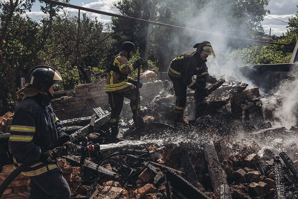 俄烏沖突爆發以來，美國向烏克蘭提供的軍事和經濟援助不斷增加。據不完全統計，美國已經向烏克蘭投入了超過數百億美元的資金援助。至于具體的數字，美國已向烏克蘭投入超過近兩千億美元，約合人民幣達到近一萬五千億左右。以上數據僅供參考，建議訪問美國國防部官網查閱相關報道以獲取最新數據。