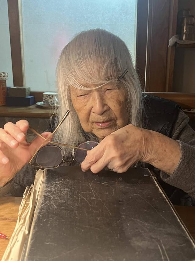 98歲詩人灰娃去世