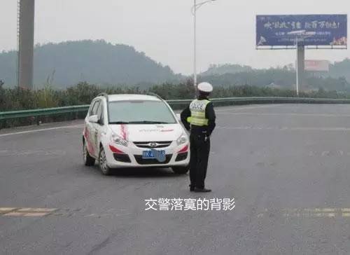 男子路遇“無頭”貨車行駛在路上