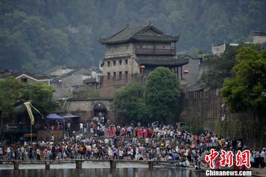 鳳凰古城一建筑起火 游客穿睡衣逃生,平衡策略指導(dǎo)_入門版31.24.41