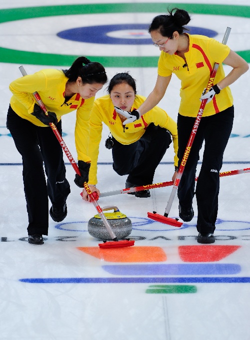 118圖庫2025年,女子冰壺比賽中國隊戰勝卡塔爾隊