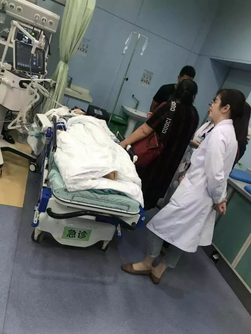 7777788888新澳門,27歲小伙凌晨上吐下瀉進ICU