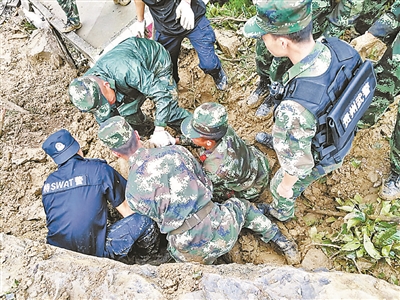 龍門客棧店主,四川山體滑坡親歷者：家里有3人被埋