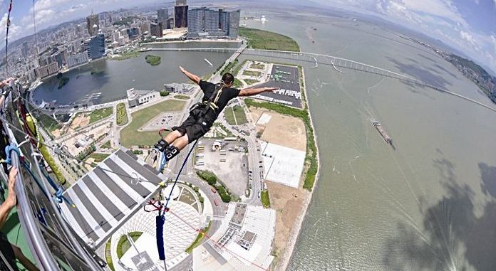 奧新體育廣場,半噸重太空垃圾墜落肯尼亞村莊