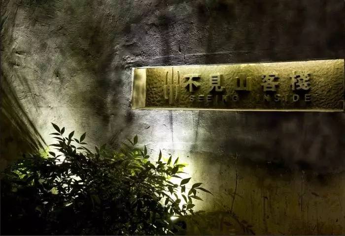 澳門(mén)龍門(mén)客棧圖庫(kù)左右逄源,22歲大學(xué)生將行李箱寄回家后失蹤