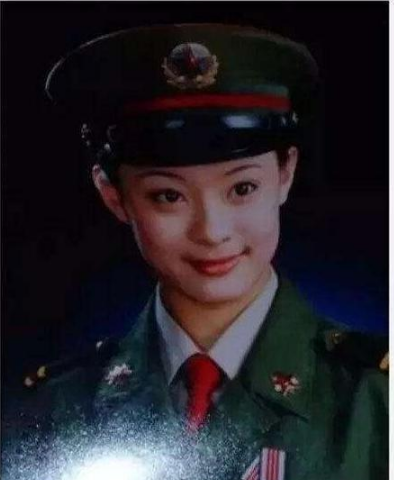 00后現(xiàn)役女軍人榮立二等功