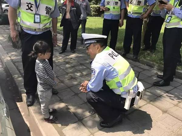 新奧集團面試難嗎,交警人還沒到嘴先出警