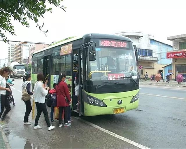 澳門一碼一肖100準嗎佛山,印度男子被兩輛公交車夾中間幸存